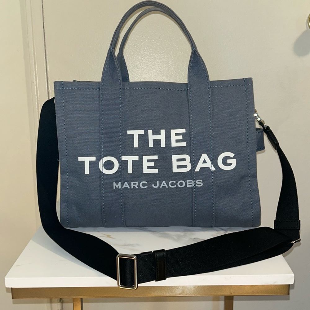 👜 Marc Jacobs Authentic Medium Tote - great condition.